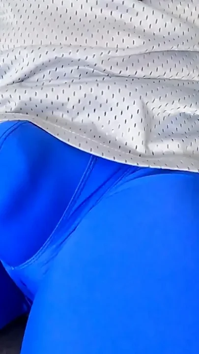 I Get an Erection and Ejaculate When I Feel the Bulge in My Leggings