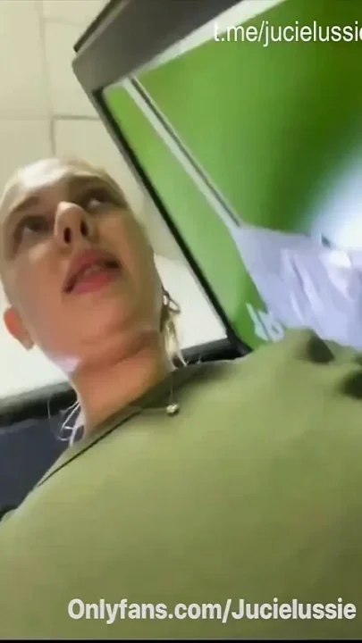 Crazy Public Fucking Pussy in the Gym