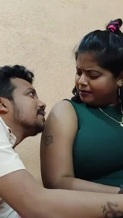 CHANDA MANGNE AAKE PAROS KI BHABI KO CHOD DALA HINDI AUDIO Clip 1
