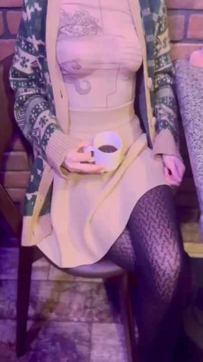 Naked tits in cafe
