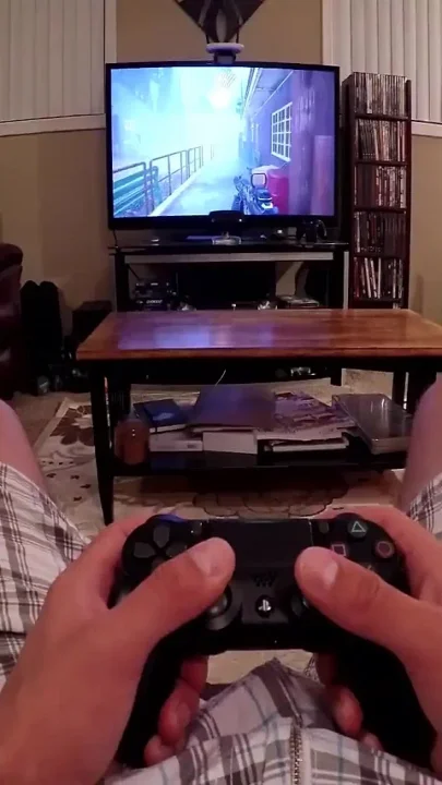Sucking His Cock Dry While He Plays Ps4