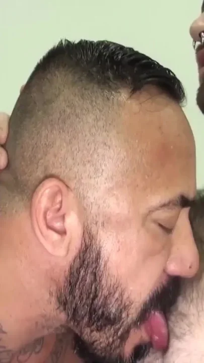 BREEDMERAW - Latino Stepdaddy Alessio Romero flip fucks Reid Thrasher
