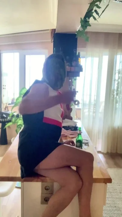 THE MATURE STEPMOMS ZIPPER GOT OPENEDTHE END IS SHOCKING Clip 2