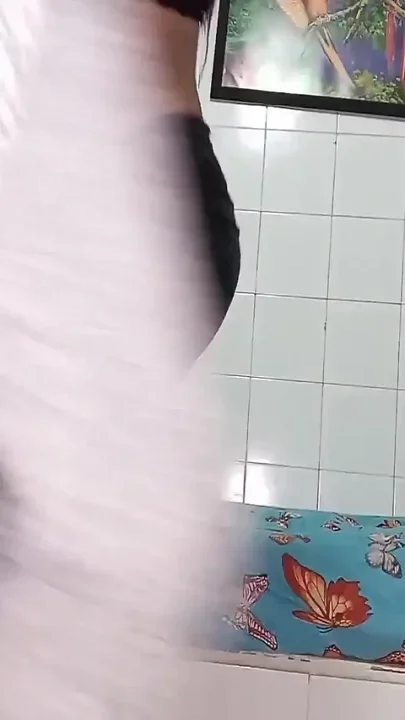18 year old brunette big saggy tits from New York United States fucking her
