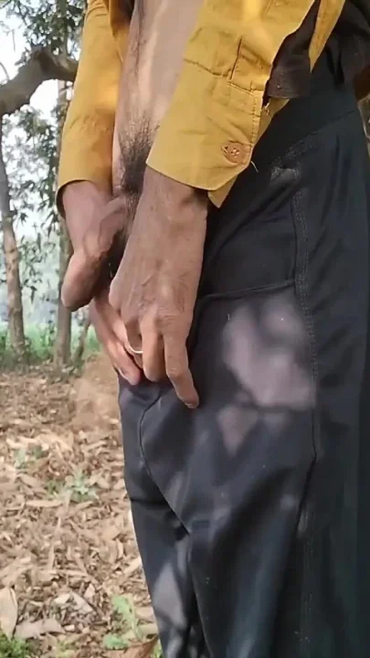Big Lund Masturbation in Public Forest