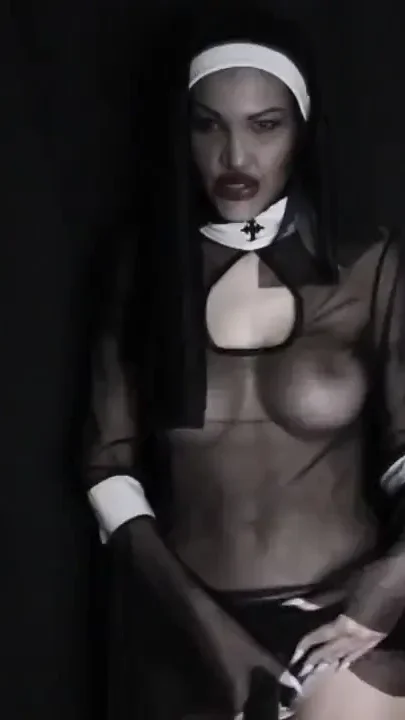 Diva del Tubo is a dark nun