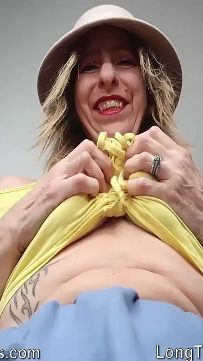 Buxom Sunshine
