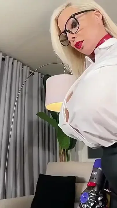 This Vacuum Makes My Tits Inflate Every Day I Have to Clean the House It's