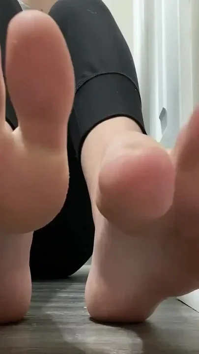Bare Toes Slip and Glide Foot Oil Video by Ivy's Feet