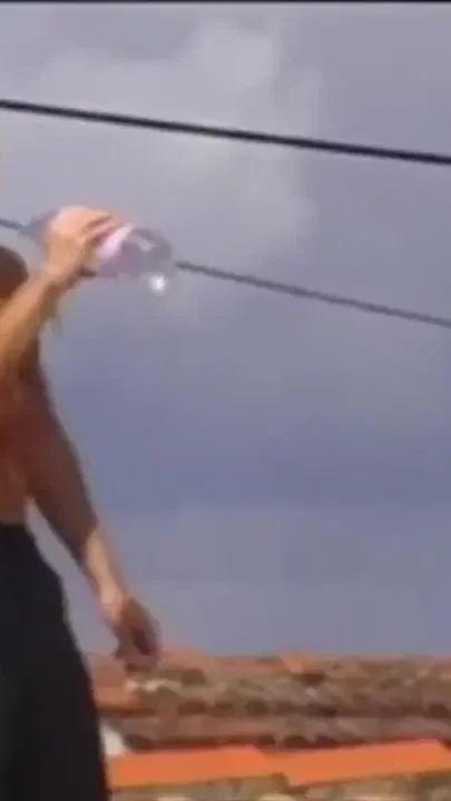 Straight worker masturbates in amazing exhibit