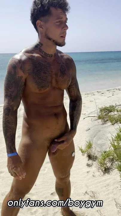 PISS in a PUBLIC BEACH