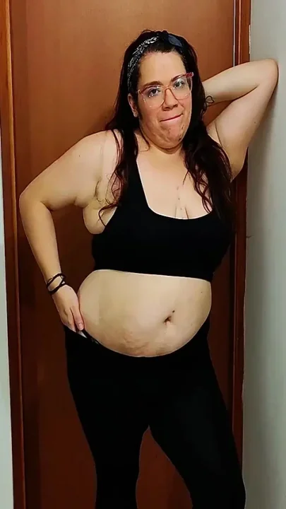 Legis Squeezing Hairy Cunt