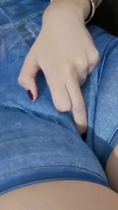 Gostosa de buceta peluda cameltoe Clip 2