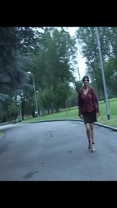 Slutty and Exhibitionist Girl in the Park Has Solo Sex