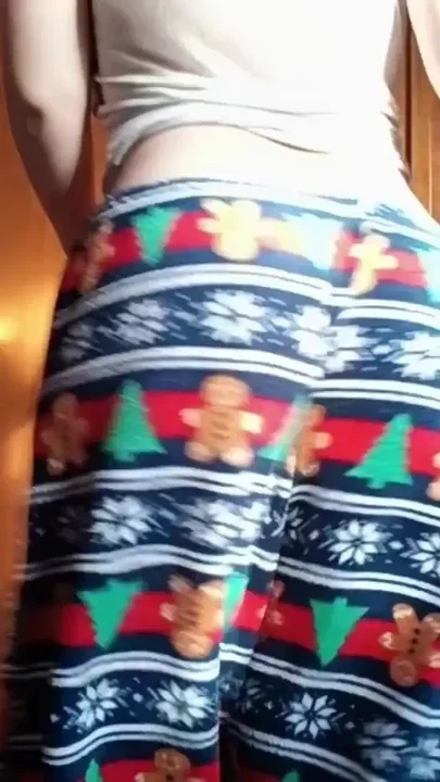 Walking and farting in pajamas Clip 1