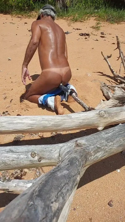 Ladysilva fucking hot on the beach