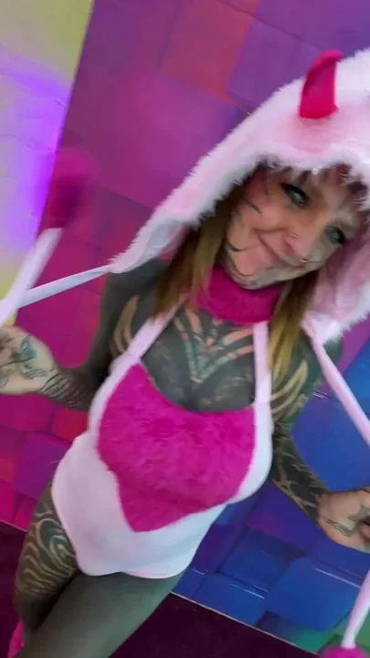 Behind the Scenes with Tattooed Girls Clip 2