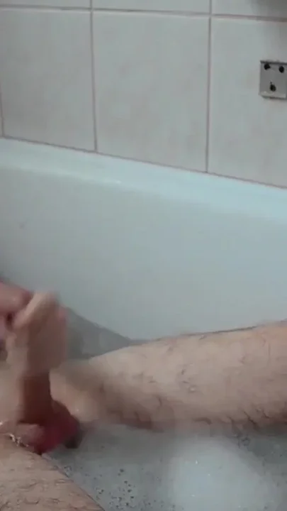 My Biggest Shakeing Orgasm in the Bathtube