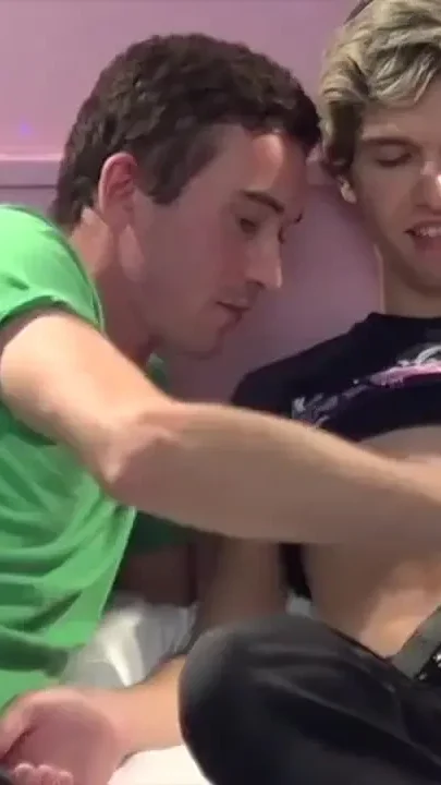 Two sexy French twinks fuck for first time