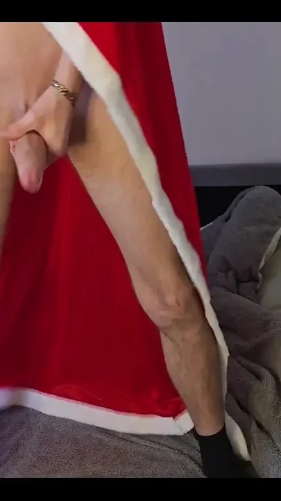Twink Santa came all over his cape need someone to clean it