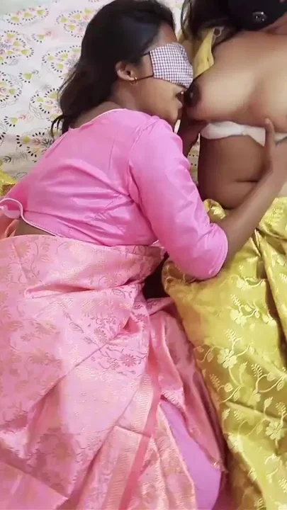 Hot Indian saree wear Desi step-sis lesbian sex when they alone at home xxx Clip 1