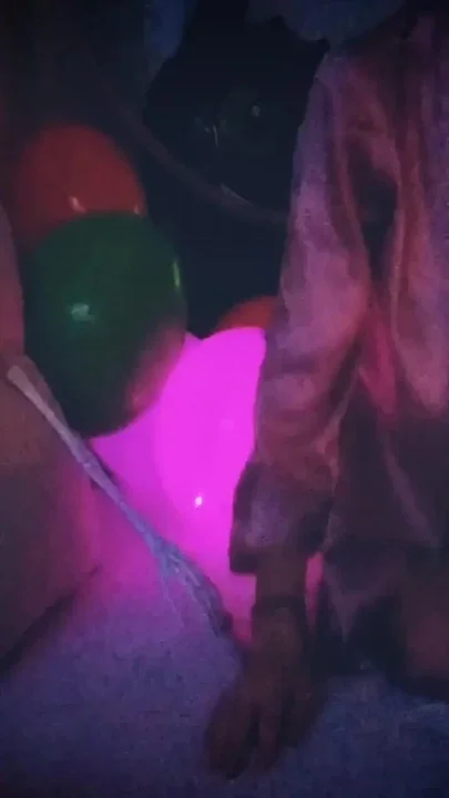 Yvie Lowe - Halloween Balloon Party