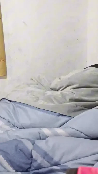 My girlfriend tells me it's her first time Clip 1