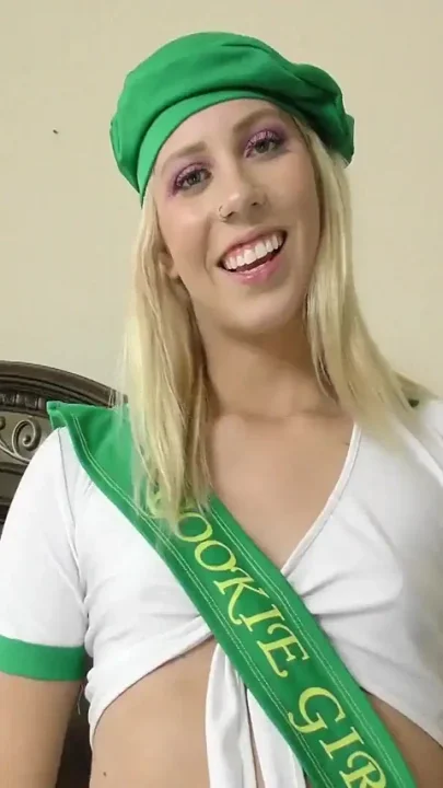 Cookie girl fucks hard