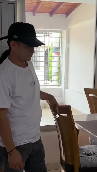I Fuck My Real Estate Consultant in Exchange for Lowering the Price on My Rent I