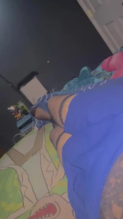 I dress like this at night an no one to fucccck me