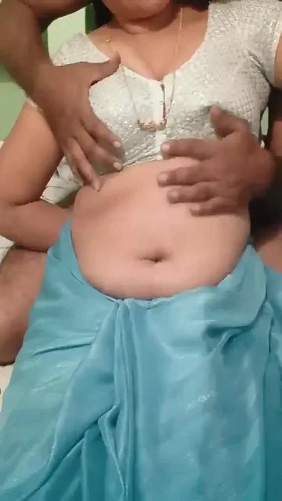 Desi Bhabhi's New Saree Sex Showing Her Juicy Pussy