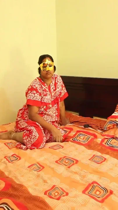 Mature Indian MILF Having Sex with Young College Boy