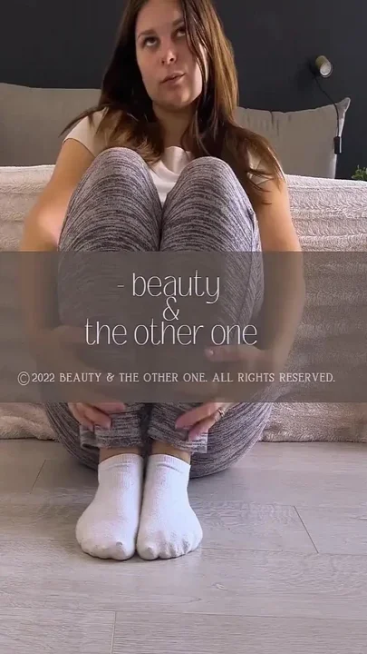 Home Alone Amateur Wife Quickly Masturbates Before Going Shopping