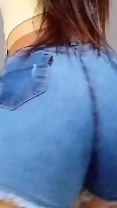 Hot Brunette Shows How to Suck and Put a Dick in Her Pussy