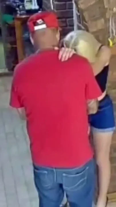 Blond girl geting som Clip 1
