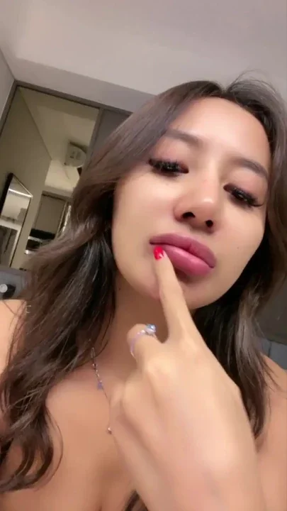 Hot pussy right here waiting for some black dick indo Clip 3