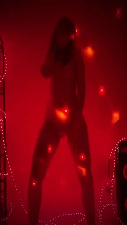 I Know the Quality Is Not the Best but This Dance This Music and These Lights Are so Hot