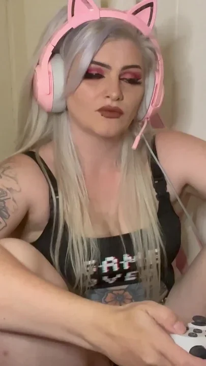 Gamer Girl Helps You Cum Countdown JOI