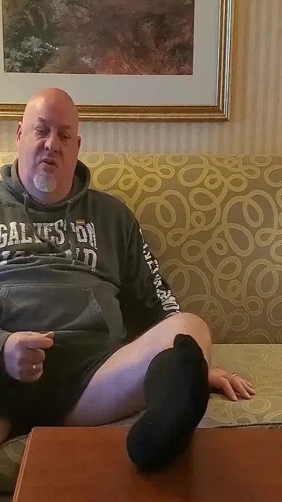 Kenniejai Beats off and Sucks Dik with Otc Socks on