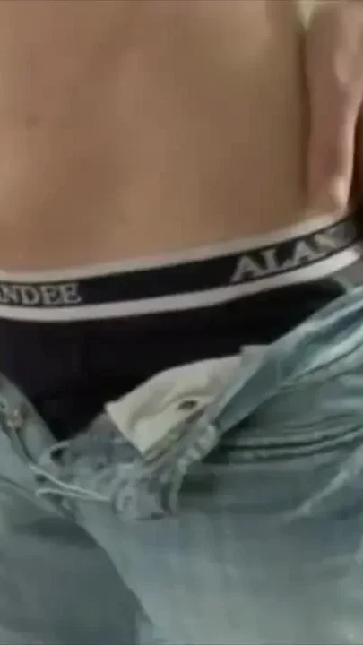 Sexy twink from Praha fucked bareback by XXl cock
