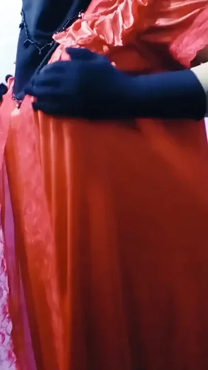 Beautiful Indian woman in nightie masturbating and talking Clip 3