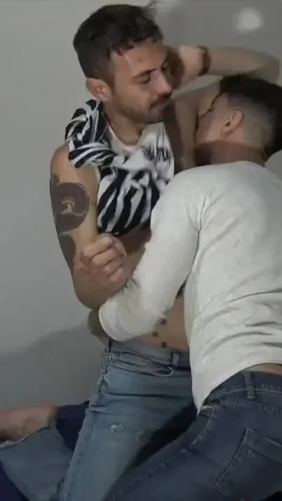 The sexy Angel Cruz fucked bareback by the sexy Koldo Goran
