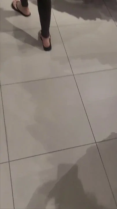 I Met a Girl in a Store She Gave a Blowjob in the Locker Room for Pants