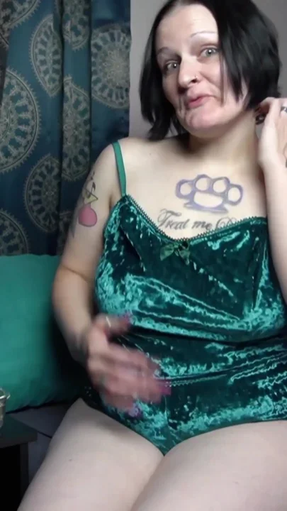 Bedtime Cumming with No Teeth