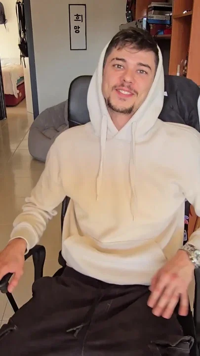 He Masturbates While Home Alone Great Cumshoot