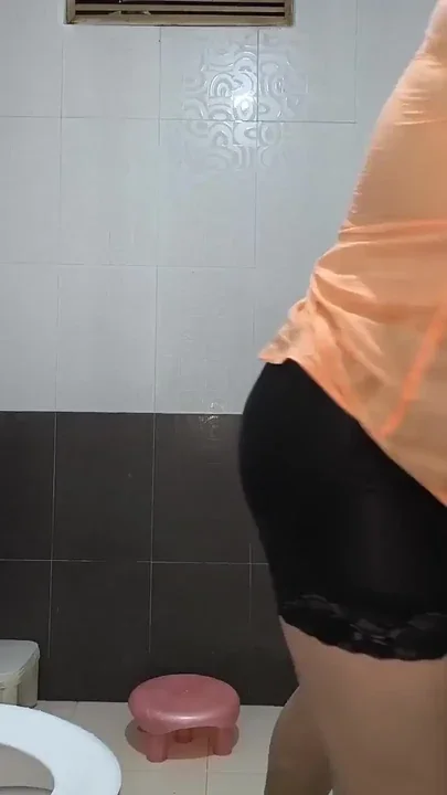 Bathroom Scene Pussy Licking