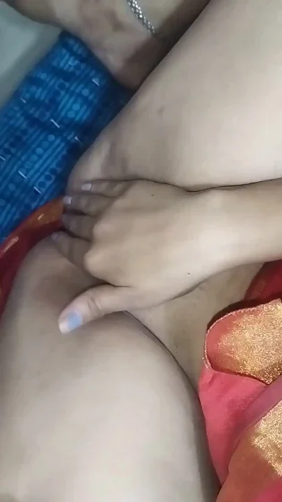 Annu bhabhi with devar ji ke sat full enjoying pura chus liya Clip 1