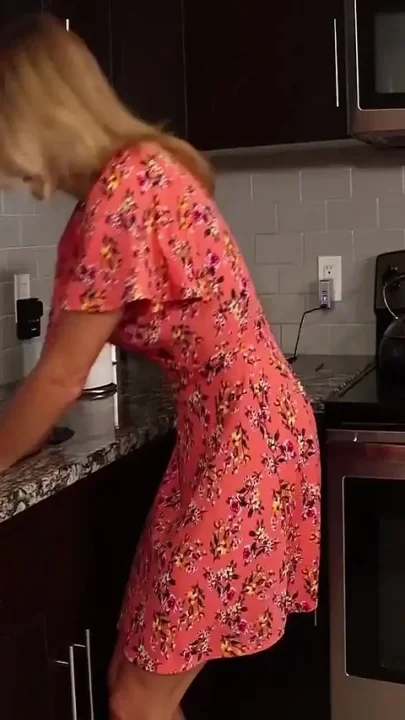 Summer Stevens - Horny Housewife Play with The Neighbour Boy