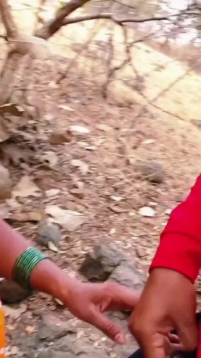 Desi bhabhi beautiful boobs - Aaj mere ko lekar me jangle me aa gaya bathroom ke