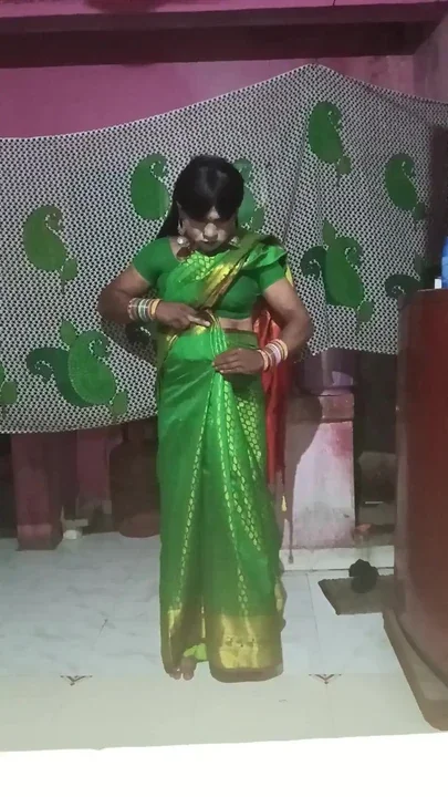 Deshi Madhuri bhabhi crasdreshing Clip 1